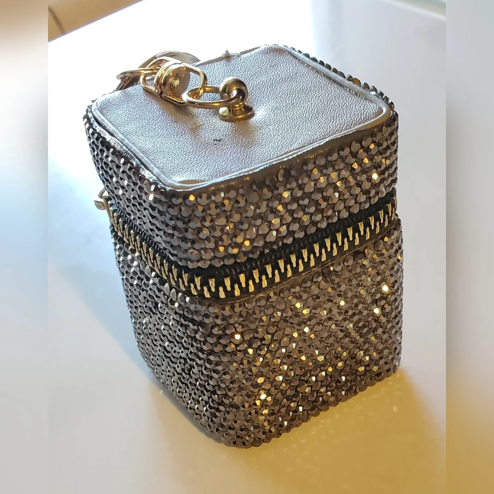 No brand this listing